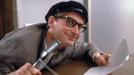 Eine Frage hab' ich noch. Ottos Sketchfigur Harry Hirsch, der rasende Reporter, geistert seit den Achtzigern durch seine Shows.