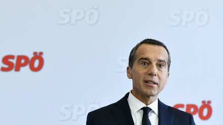Christian Kern (SPÖ), ehemaliger Bundeskanzler von Österreich, gibt seinen endgültigen Rückzug aus allen Parteifunktionen bekannt.