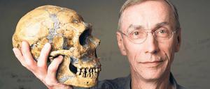 Normalerweise schaut sich der Paläogenetiker Svante Pääbo Neandertaler und andere Ur- und Frühmenschen sehr genau und bis ins Intimste an. Hier sind die Rollen ausnahmsweise vertauscht.
