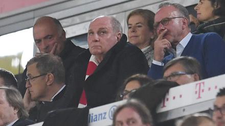 Das gefällt den Bossen nicht. Uli Hoeneß (l.) und Karl-Heinz Rummenigge bei der 0:3-Niederlage gegen Gladbach.