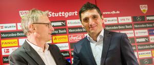 So sah das im Januar aus. VfB-Sportvorstand Michael Reschke (l) freut sich mit Trainer Tayfun Korkut - nun ist Letzterer schon wieder weg.