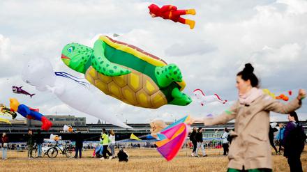  Festival der Riesendrachen der Wohnungsbaugesellschaft Stadt und Land auf dem Tempelhofer Feld 