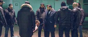 Wer im Drogenkrieg der arabischen Clans zwischen die Fronten gerät, kann bei Toni Hamady (Kida Khodr Ramadan, Mitte) nicht auf Gnade hoffen. 