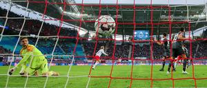 Da kommt noch was nach. Nürnbergs Torwart Fabian Bredlow nach dem 1:0 der Leipziger.