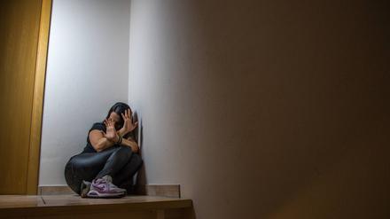 Viele Betroffene, vor allem Frauen, haben Gewalt gegen ihr Leben erfahren. Psychosoziale Unterstützung können sie von speziell weitergebildeten Care-Managerinnen erhalten. 