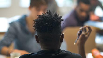 Minderjährige Flüchtlinge beim Deutschunterricht in Frankfurt am Main