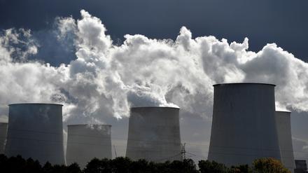 FILE PHOTO: General view of the coal power plant of German LEAG energy company, in Jaenschwalde, Germany, October 21, 2021. Picture taken October 21, 2021. REUTERS/Matthias Rietschel//File Photo
