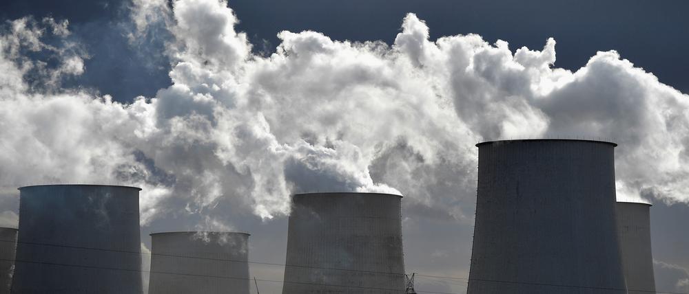 FILE PHOTO: General view of the coal power plant of German LEAG energy company, in Jaenschwalde, Germany, October 21, 2021. Picture taken October 21, 2021. REUTERS/Matthias Rietschel//File Photo