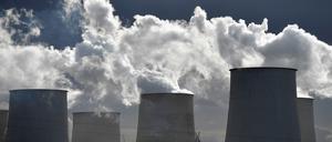 FILE PHOTO: General view of the coal power plant of German LEAG energy company, in Jaenschwalde, Germany, October 21, 2021. Picture taken October 21, 2021. REUTERS/Matthias Rietschel//File Photo