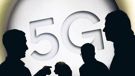 Wer bekommt welche Frequenz und zu welchen Kosten? Die Vorbereitungen für die Auktion der 5 G-Netze beginnen jetzt, im nächsten Jahr steht dann die Versteigerung durch die  Bundesnetzagentur an. Erwartet wird ein Erlös um die fünf Milliarden Euro. 