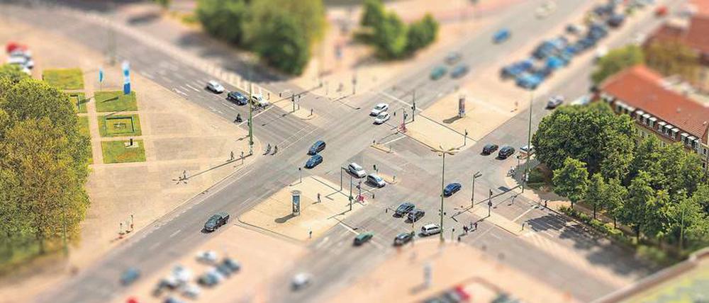 Weniger Parkplätze für Autos, mehr Gehwege für Fußgänger. Das fordert das Umweltbundesamt.