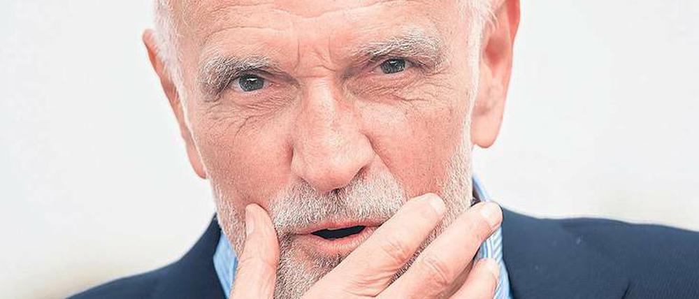 Unter Zugzwang. 96-Chef Martin Kind muss sich rechtfertigen.