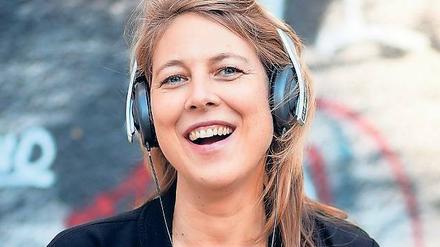  Judith Lorentz ist Hörspielregisseurin. „Unterleuten“ nach dem Roman von Juli Zeh lief zuletzt im RBB Kulturradio und ist in der ARD Audiothek zum Download als Podcast verfügbar.