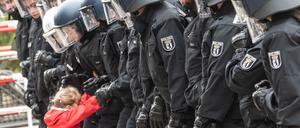 Polizeischüler beim Tag der Offenen Tür: Die Körpergröße spielt bei Anwärtern ab sofort keine Rolle mehr (auch bei der Dame in rot?)