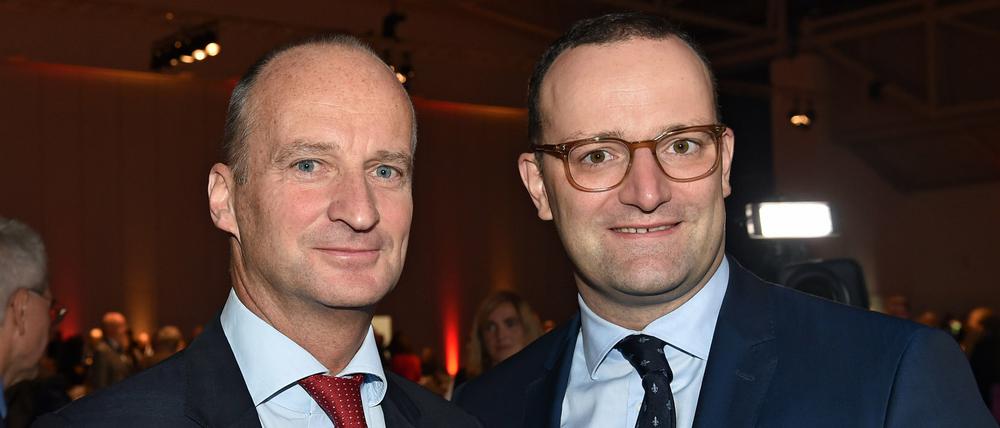 Noch ohne Rezept: Gesundheitsminister Jens Spahn mit dem Präsidenten der Bundesvereinigung der Apothekerverbände, Friedemann Schmidt (li.).