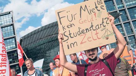 Demonstranten protestierten im September für mehr bezahlbare Wohnungen. Die bleiben eine knappe Ressource in vielen Großstädten. 