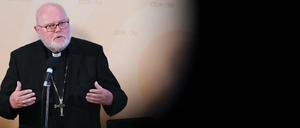 Kardinal Reinhard Marx (rechts) bei der Herbst-Vollversammlung der Deutschen Bischofskonferenz im September. 