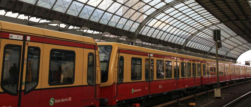 Für die Strecke von Spandau über Falkensee bis Nauen soll frühestens 2020 entschieden werden, wie sie ausgebaut wird.