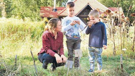 Viele Eltern lassen die Kinder nicht schneiden oder trauen ihnen nicht zu, sich an den Herd zu stellen. 