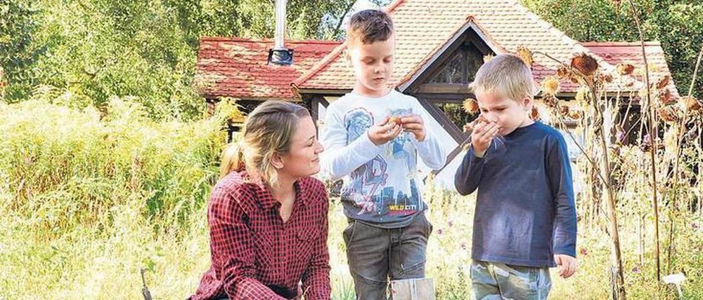 Viele Eltern lassen die Kinder nicht schneiden oder trauen ihnen nicht zu, sich an den Herd zu stellen.