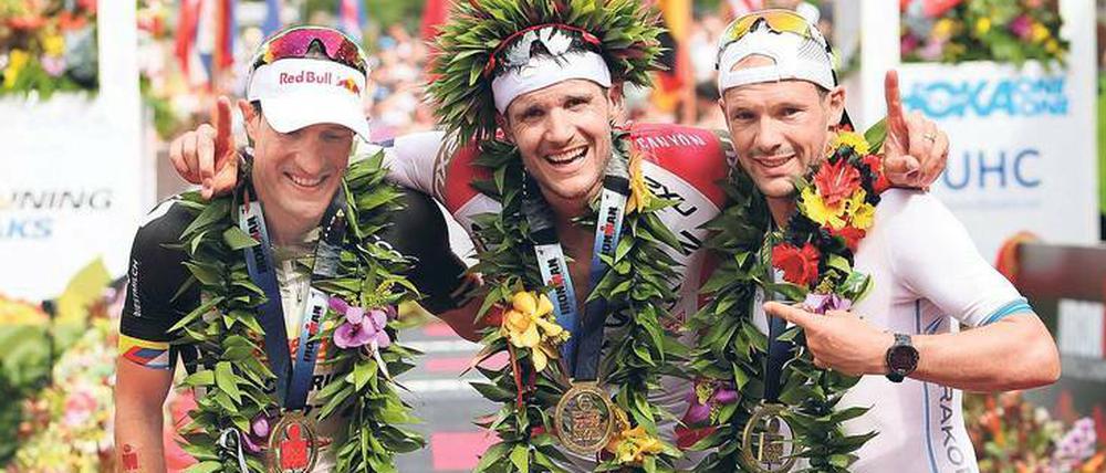 2016 feierten Sebastian Kienle, Jan Frodeno und Patrick Lange (von links) einen deutschen Dreifacherfolg. Inzwischen ist Lange in Ungnade gefallen.