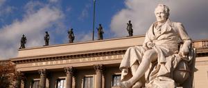 Spannend und groß. Trotz der Wohnungsnot und mancher voller Seminare empfiehlt der Student João Fidalgo das Studium in Berlin. Von der Exzellenzinitiative hält der Studierendenvertreter nicht viel. 