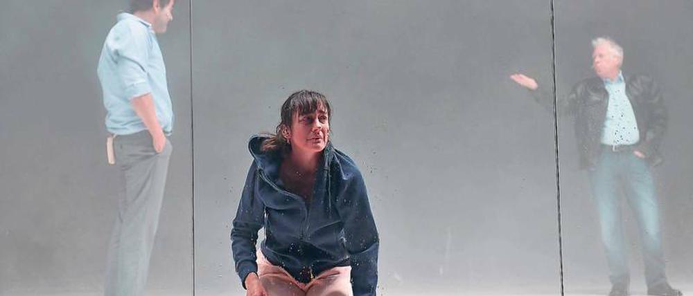 Hinter Glas, im Nebel. Constanze Becker
