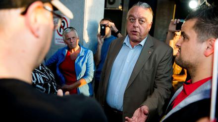 Wusste er vom Betrug? Johan Timmermans, Vorsitzender des Fußballvereins FC Mechelen, spricht zu Fans.