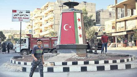 Flagge zeigen. Wie hier in Afrin ist die Türkei in vielen Orten in Nordsyrien präsent.