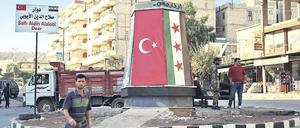 Flagge zeigen. Wie hier in Afrin ist die Türkei in vielen Orten in Nordsyrien präsent.