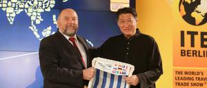 Symbolische Staffelstabübergabe des Partnerlandes 2018 Mecklenburg-Vorpommern an das Partnerland 2019 Malaysia.