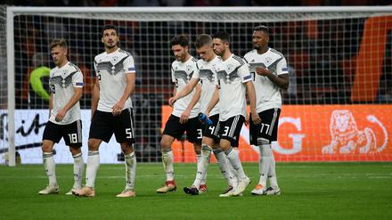 Die Spieler schlichen nach der Niederlage gegen Holland vom Platz.