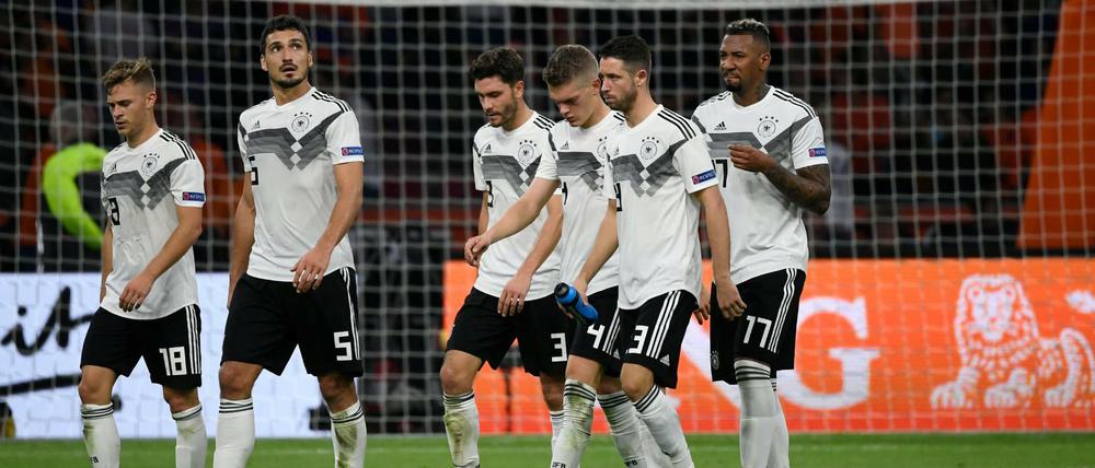 Die Spieler schlichen nach der Niederlage gegen Holland vom Platz.