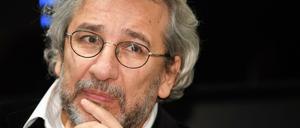 Der in der Türkei verfolgte Journalist Can Dündar sagte, Autokraten hätten vor nichts mehr Angst als vor Erotik und Humor