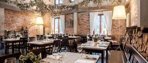 Hopfengirlanden, Hirschgeweih, Kaminholzstapel. Freunde der alpenländischen Küche müssen im "Maria & Josef" auf nichts verzichten.