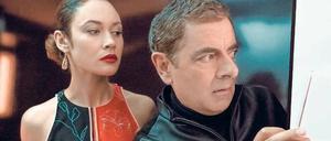 Möchtergern-Bond Johnny English (Rowan Atkinson) und die mysteriöse Spionin Ophelia (Olga Kurylenko).