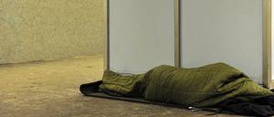 Berliner U-Bahnhöfe sollen als Obdachlosen-Schlafplätze im Winter erhalten bleiben.