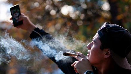 Tüte und Selfie: Legalisierungsparty in Toronto, Kanada