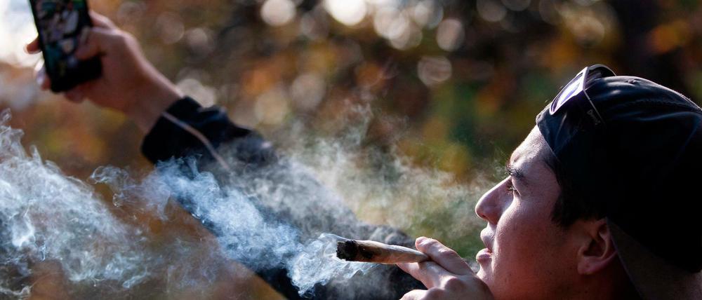 Tüte und Selfie: Legalisierungsparty in Toronto, Kanada