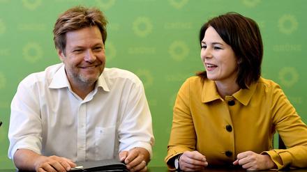 Die Grünen-Vorsitzenden Robert Habeck und Annalena Baerbock wollen raus aus der grünen Nische