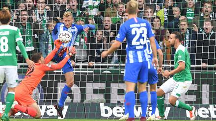 Erfahrener Ersatz. Fabian Lustenberger (Dritter von links) dürfte gegen Freiburg in die Innenverteidigung rücken. 