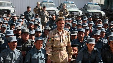 Abdul Rasik (Mitte), der Polizeichef von Kandahar, ist bei einem Anschlag ums Leben gekommen. 