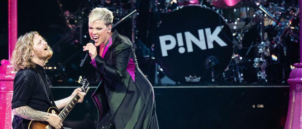 Die US-Sängerin Pink tritt in der Perth Arena in Australien auf.
