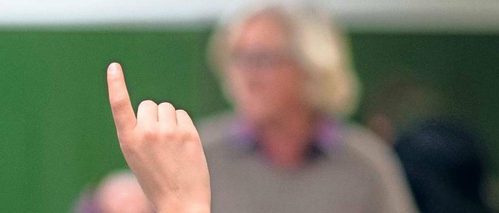 Bitte melden! Bevor es Schüler tun, zeigen sich AfD-kritische Lehrer jetzt demonstrativ selbst bei der rechtskonservativen Partei an.