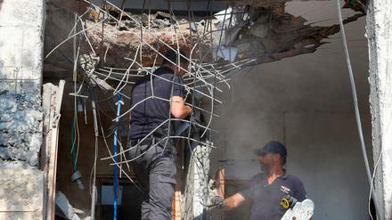 Eine aus Gaza abgefeuerte Rakete traf ein Haus in der israelischen Stadt Beersheva.