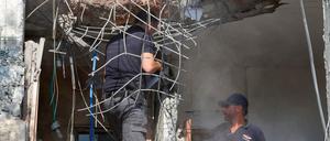 Eine aus Gaza abgefeuerte Rakete traf ein Haus in der israelischen Stadt Beersheva. 