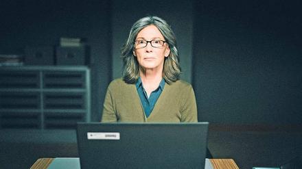 Mal eine andere Sicht auf die Polizeiarbeit, mal aus der Perspektive einer Protokollantin. Freya Becker (Iris Berben) belässt es aber nicht beim Mitschreiben. 