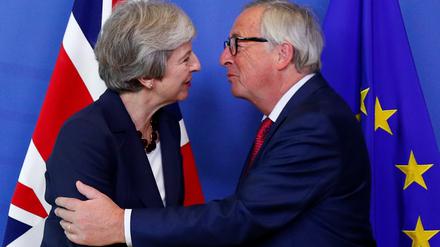 Prinzip Hoffnung. Die britische Premierministerin May und EU-Kommissionschef Juncker am Mittwoch in Brüssel. 