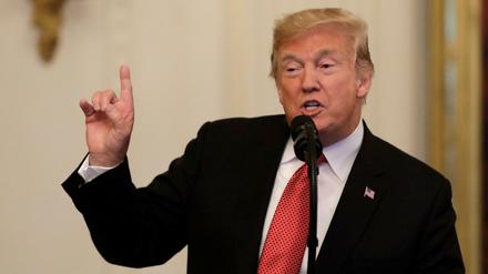 US-Präsident Donald Trump hat Mexiko aufgefordert, den "Ansturm" von Migranten zu stoppen.