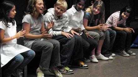 Im Jugendkulturzentrum "Pumpe" befassen sich Schülerinnen und Schüler spielerisch mit historischen Ereignissen.